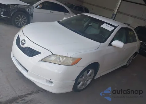 2007 Toyota Camry Se V6 z USA, uszkodzony, nr VIN 4T1BK46KX7U513953